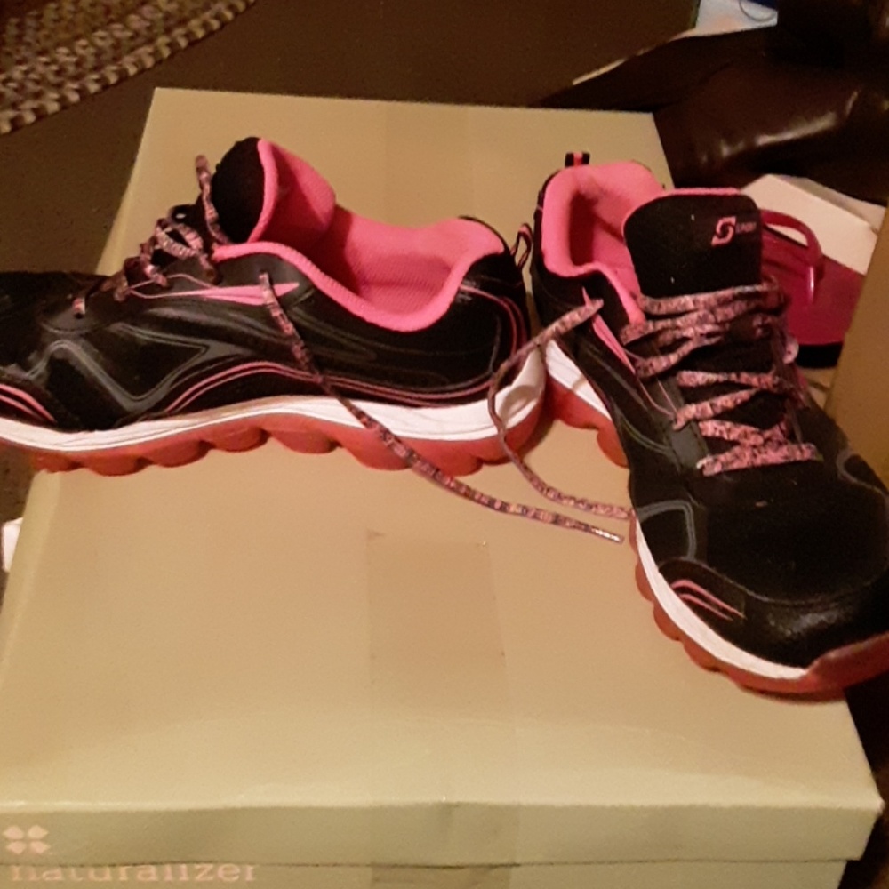 Sport black and pink athletic tennis shoes